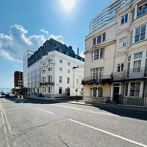 Two Top Central Beach Studios - Also Separate Spa Cabin And Watersports Apartment